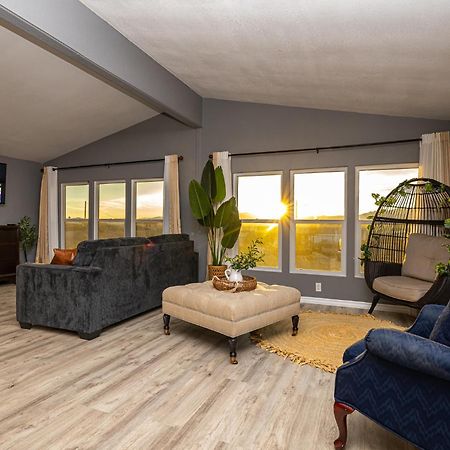 Magnificent & Tranquil Home, Mountain Views , 8 Mins To Casinos & River, Fire Pit, Bbq Bullhead City Extérieur photo