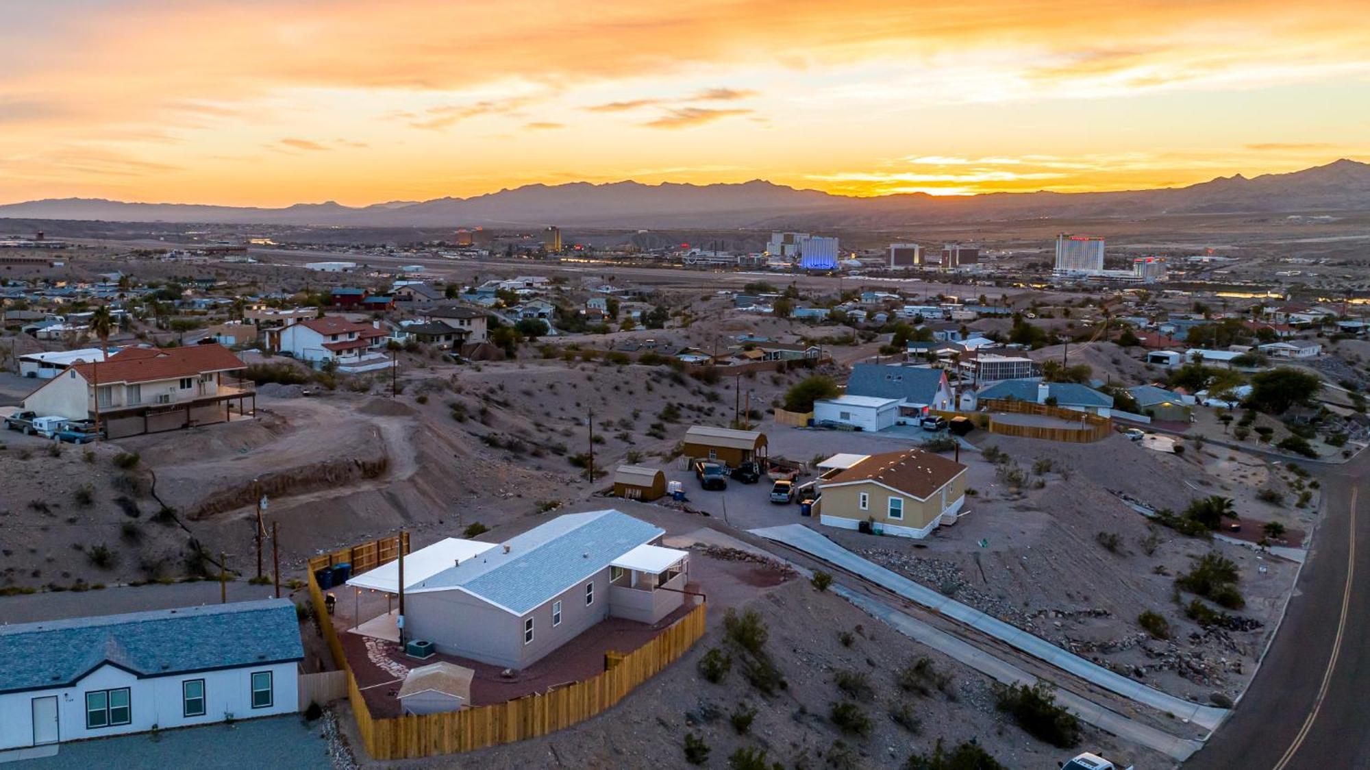 Magnificent & Tranquil Home, Mountain Views , 8 Mins To Casinos & River, Fire Pit, Bbq Bullhead City Extérieur photo