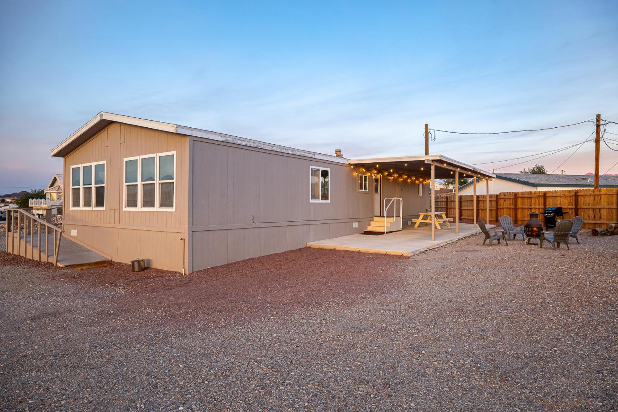 Magnificent & Tranquil Home, Mountain Views , 8 Mins To Casinos & River, Fire Pit, Bbq Bullhead City Extérieur photo