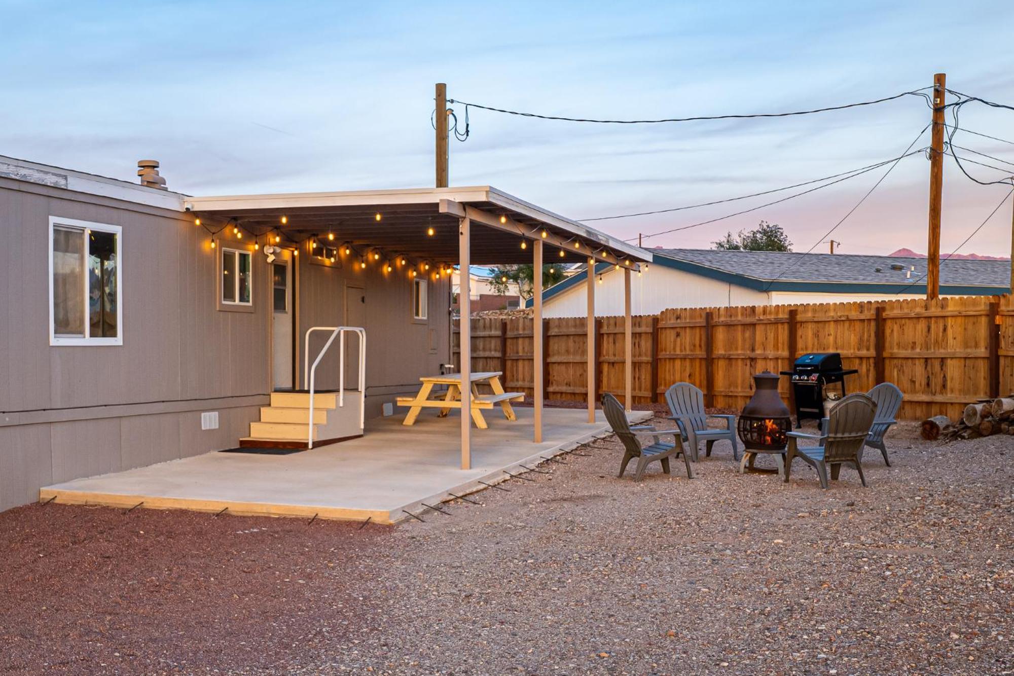 Magnificent & Tranquil Home, Mountain Views , 8 Mins To Casinos & River, Fire Pit, Bbq Bullhead City Extérieur photo