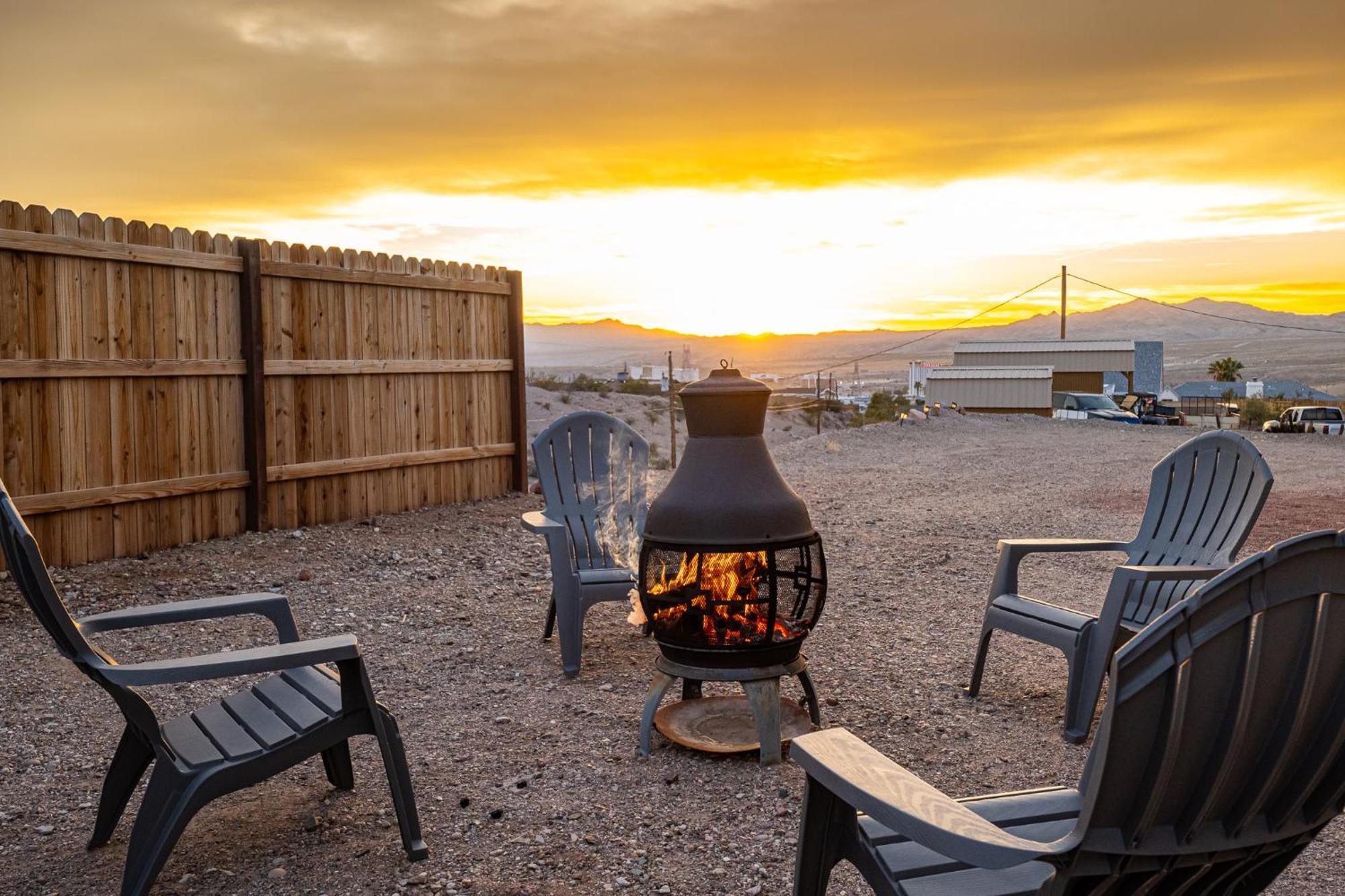 Magnificent & Tranquil Home, Mountain Views , 8 Mins To Casinos & River, Fire Pit, Bbq Bullhead City Extérieur photo