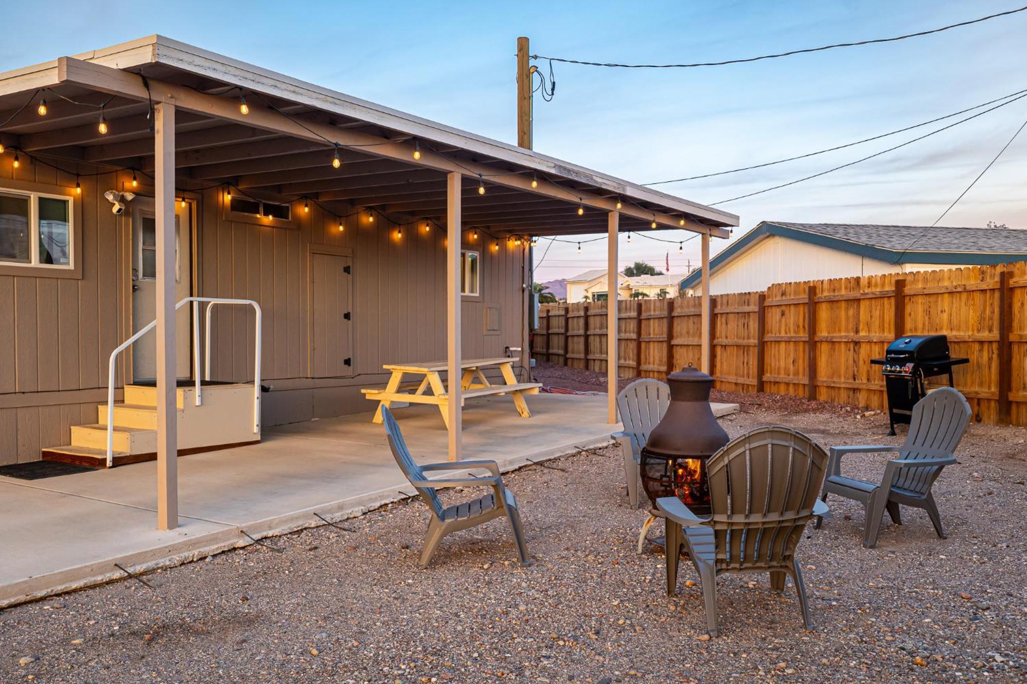 Magnificent & Tranquil Home, Mountain Views , 8 Mins To Casinos & River, Fire Pit, Bbq Bullhead City Extérieur photo