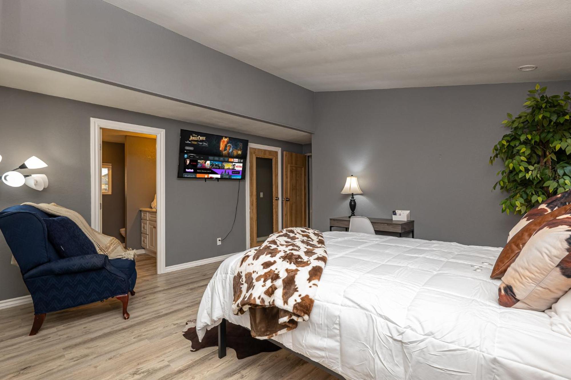 Magnificent & Tranquil Home, Mountain Views , 8 Mins To Casinos & River, Fire Pit, Bbq Bullhead City Extérieur photo