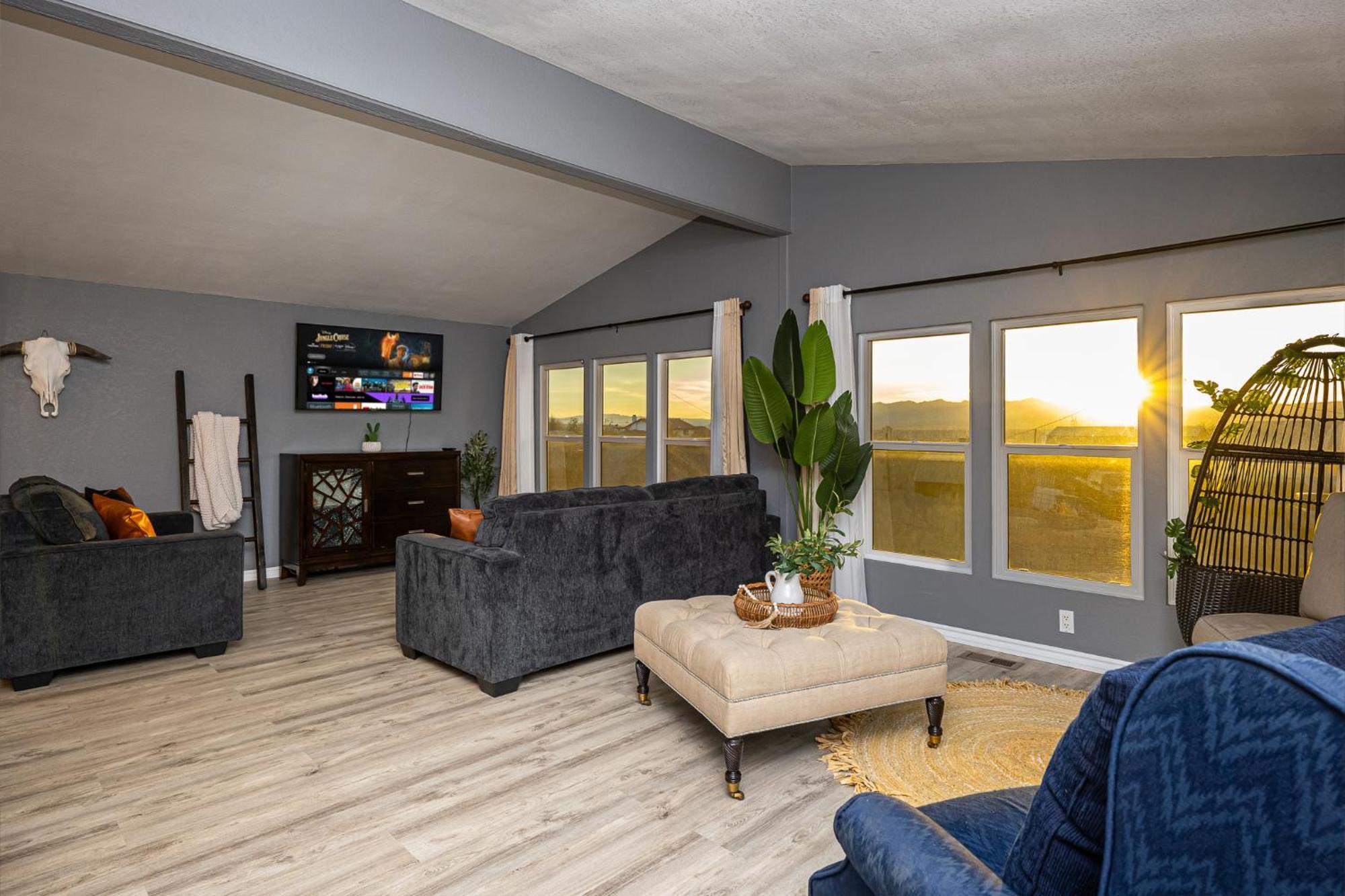Magnificent & Tranquil Home, Mountain Views , 8 Mins To Casinos & River, Fire Pit, Bbq Bullhead City Extérieur photo