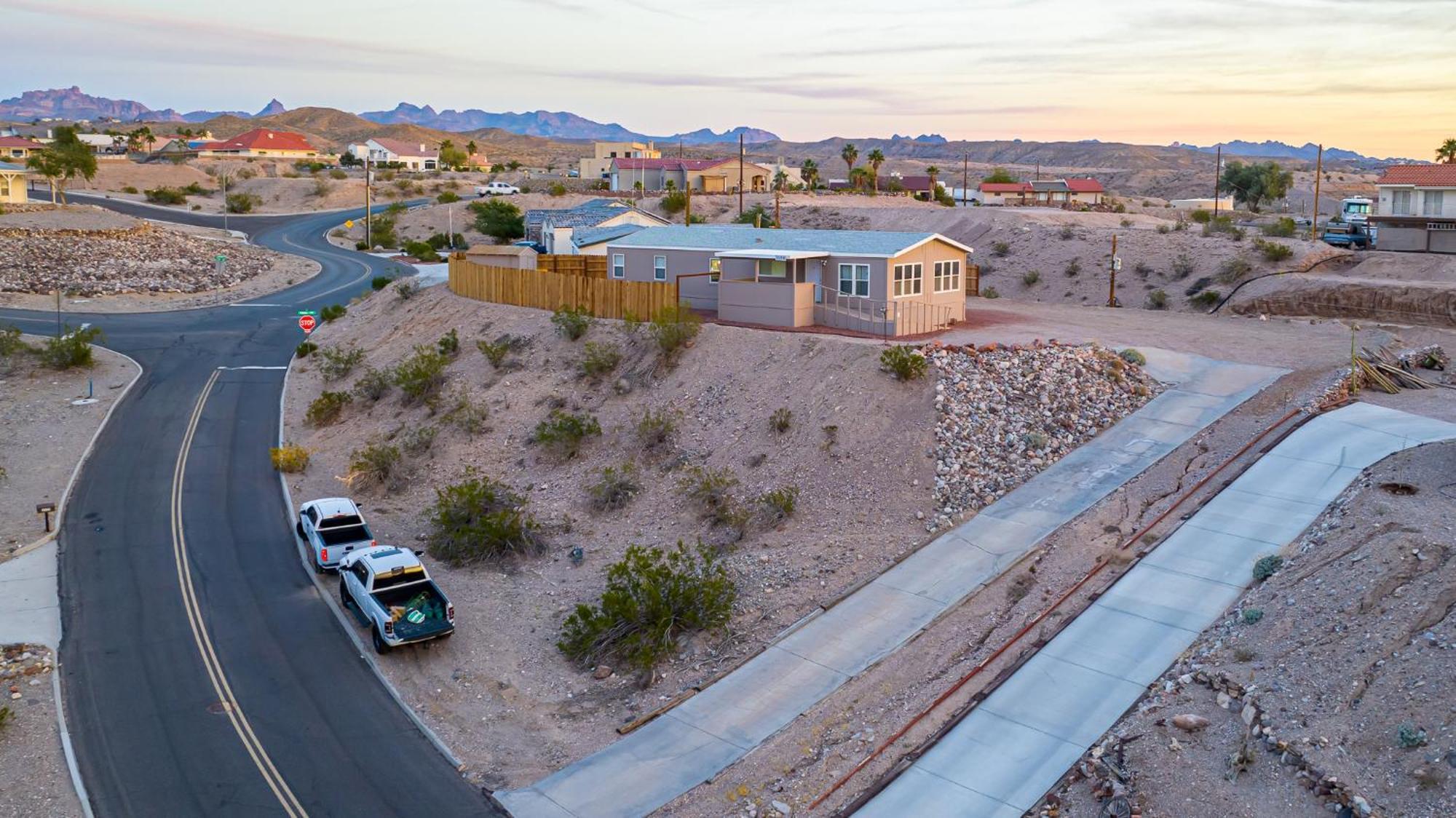 Magnificent & Tranquil Home, Mountain Views , 8 Mins To Casinos & River, Fire Pit, Bbq Bullhead City Extérieur photo